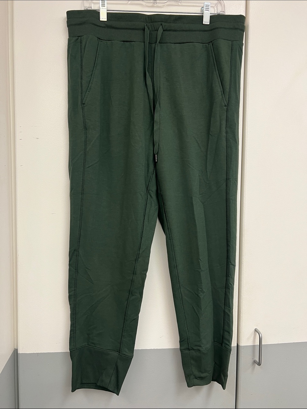 Danskin Dark Green Pull-On Jogger sweatpants Loungewear Cozy Casual Large Pocket